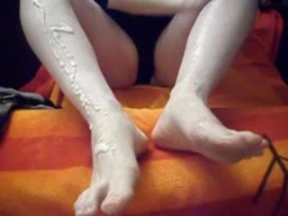 DATINGGIRL Apply cream to legs and feet