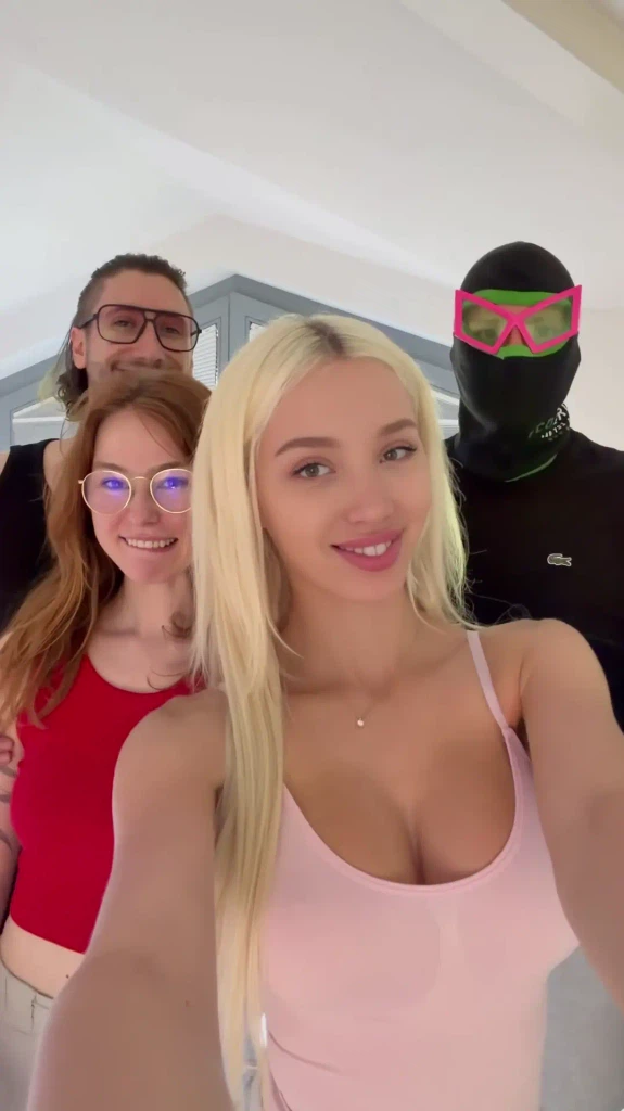 LanaGrey:😬 Heute kommt unser erster 4er Fick Clip über 20min! LanaGrey:😬 Heute kommt unser erster 4er Fick Clip über 20min!