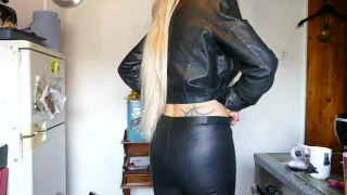 PamelaDeluxe Sexy in leather leggings and leather jacket