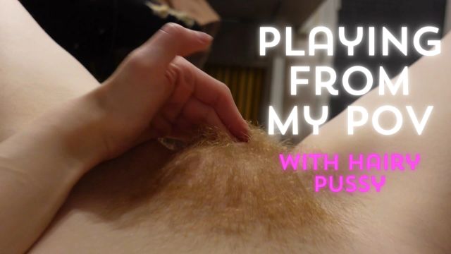 Masturbation aus der POV-Perspektive einer Frau mit behauter Muschi