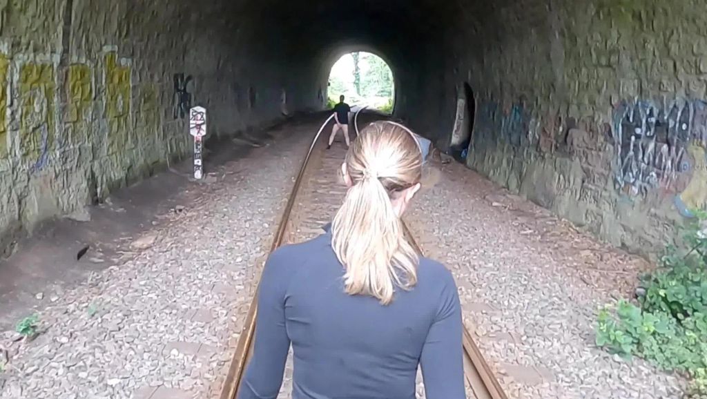 User Piss Treffen #1. Im Tunnel auf den Gleisen